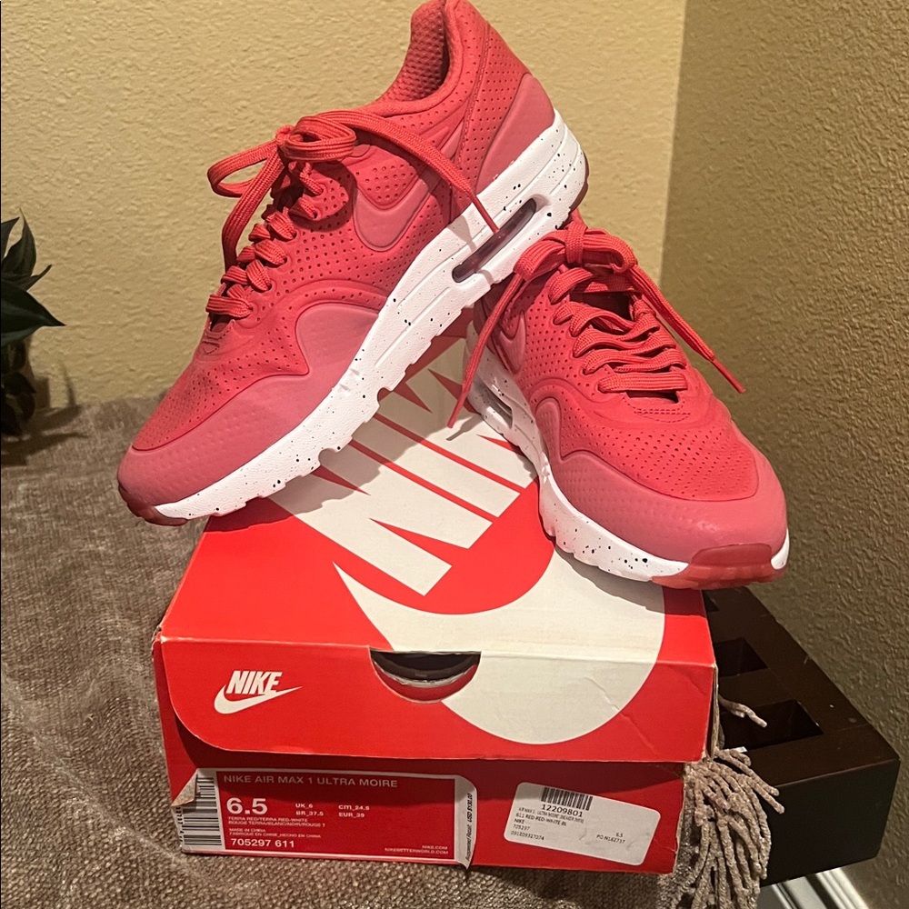 Nike Air Max 1 Ultra Moire Pink Sneakers